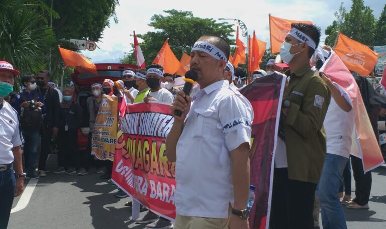 Gelar Aksi Demo, Aliansi Pedagang Tolak Alfamart Masuk Sumbar