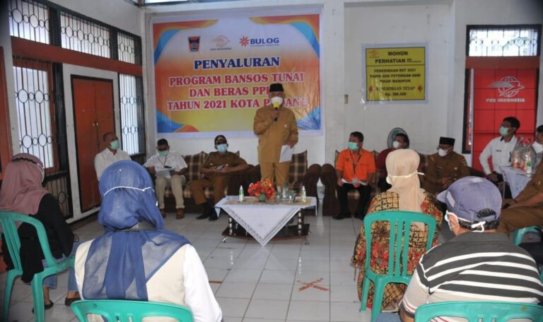 Kota Padang Salurkan Bansos, Mahyeldi Pesan Jangan Timbulkan Kerumunan