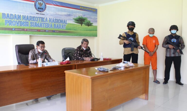 BNNP Sumbar Amankan Peredaran Narkotika Jenis Ganja Gunakan Jasa Pengiriman