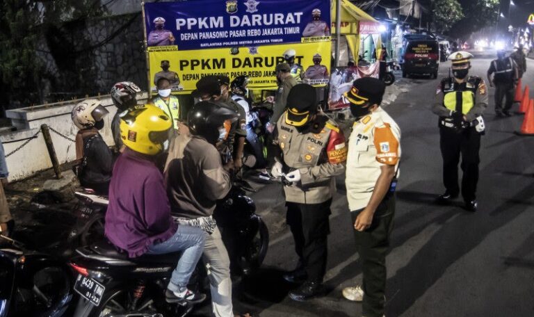 Menkominfo Harapkan Aparat Humanis Tertibkan Warga Saat PPKM Darurat