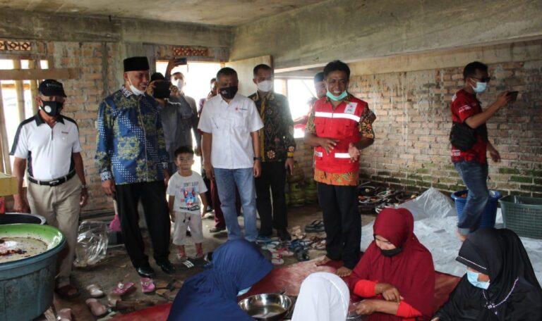 Perantau Kena PPKM Darurat, Warga Agam Kirim 500 Kg Randang