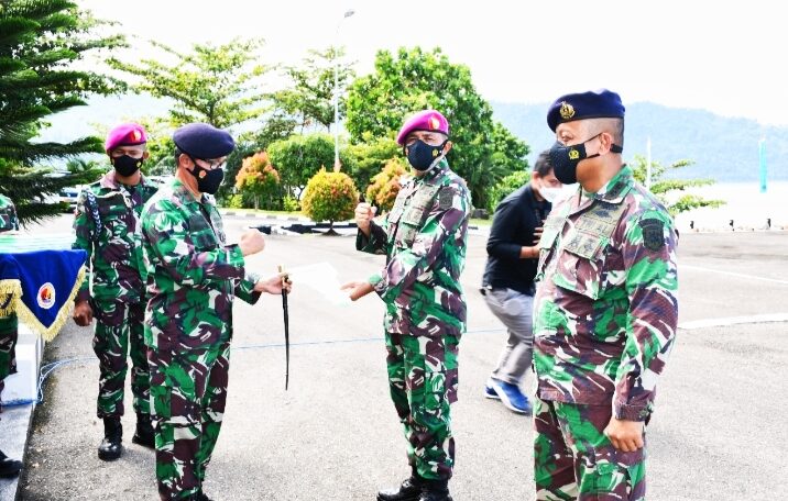 Danlantamal II Serahkan 5 Unit Kendaraan Dinas dari Kasal 