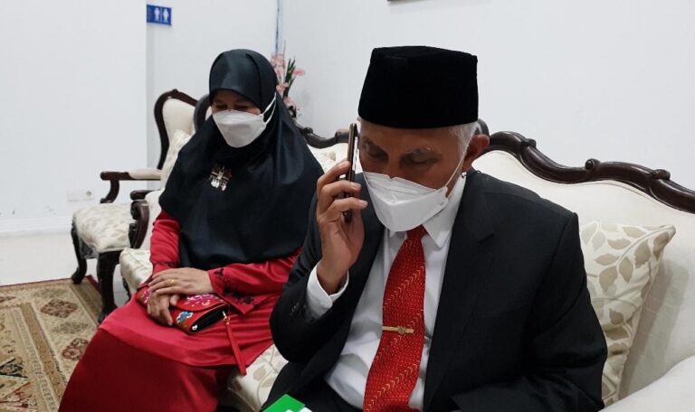 Nasrul Abit Dirawat karena Covid-19, Mahyeldi Doakan Semoga Cepat Sembuh