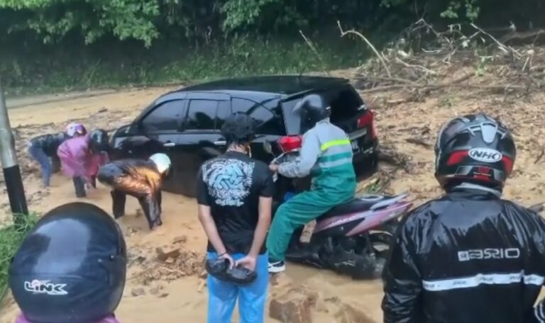 UPDATE: Jalan Padang – Solok Sudah Bisa Dilewati