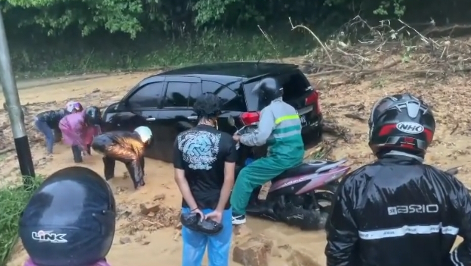 UPDATE: Jalan Padang – Solok Sudah Bisa Dilewati