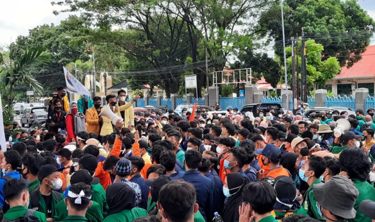 Gelar Aksi Demo, Ini Sembilan Tuntutan Mahasiswa Sumbar