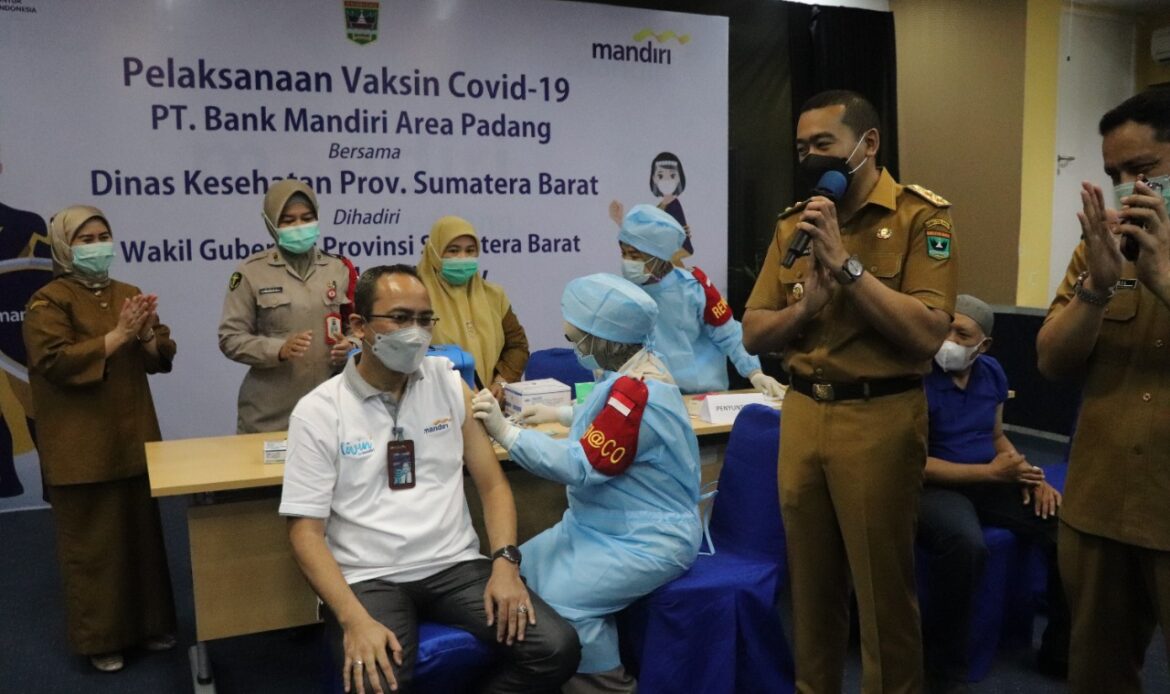 Surati Bupati Walikota,  Pemprov Sumbar Targetkan Vaksinasi Capai 50 Persen Akhir Oktober 2021