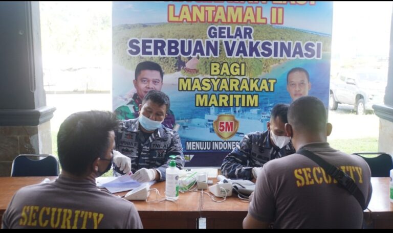 Lantamal II Padang Turunkan 2 Tim Vaksinator untuk Menjawab Tuntutan Pemerintah