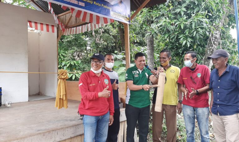 Keakraban Irwan Basyir dengan Pemuda Kampung Jambak Lubuk Lintah Padang