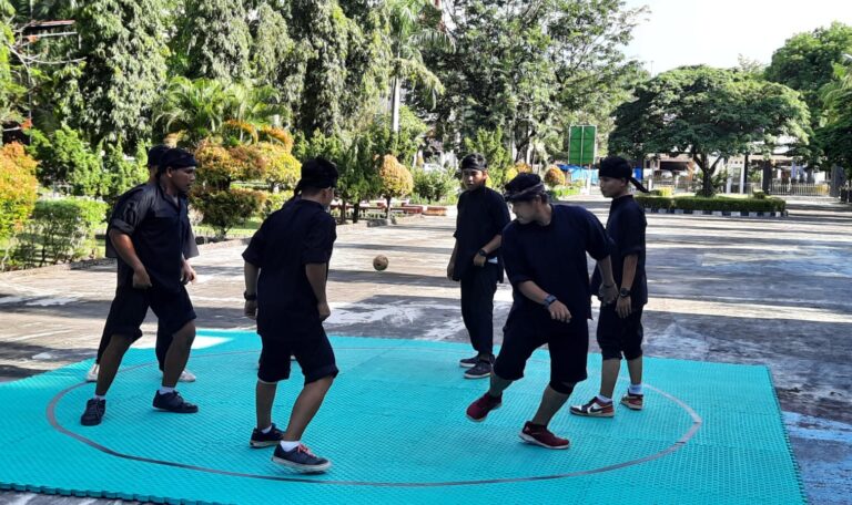 Sepak Rago dan Merawat Tradisi Permainan Anak Nagari