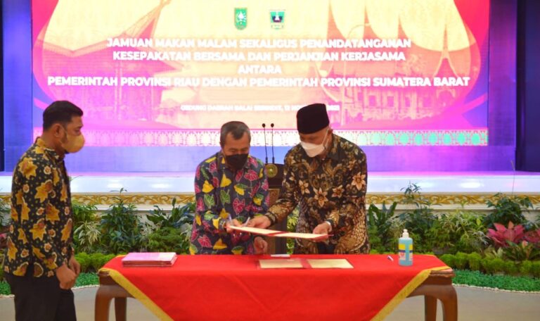 Tandatangani Tiga PKS, Sumbar dan Riau Sepakat Tol, Pertanian serta Pelabuhan jadi Prioritas