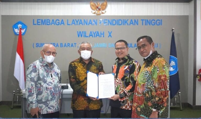 STMIK Indonesia Padang Terima SK Prodi Baru dari Kemendukbid