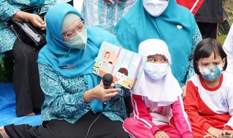 Ny. Genny Hendri Septa: Mari Tumbuhkan Minat Baca Anak sejak Dini