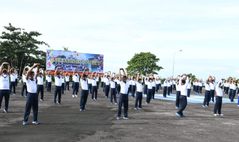 Danlantamal II Padang Terlibat Senam Bersama Prajurit Pandeka Lauik Sati