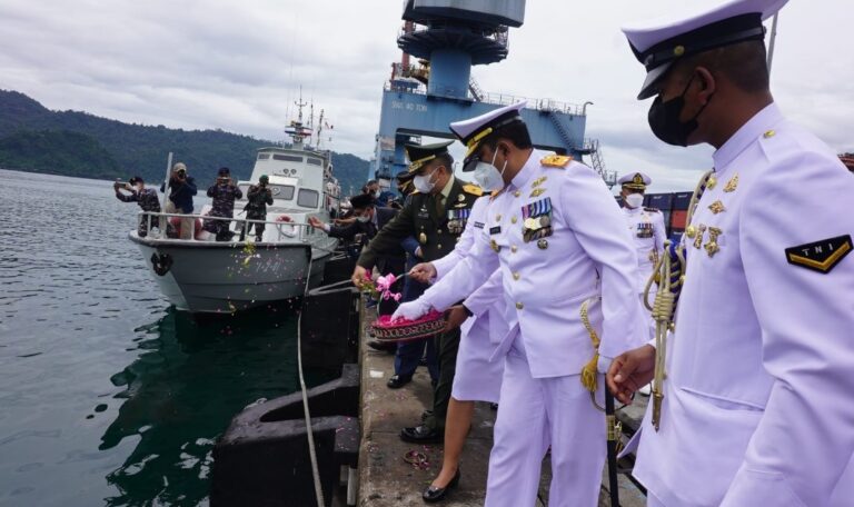 Danlantamal II Irup pada Tabur Bunga Peringatan Hari Pahlawan