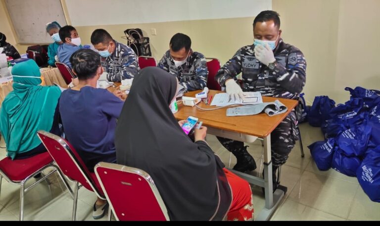 Menuju Herd Immunity, Nakes TNI AL Lantamal II Genjot Vaksinasi Terhadap Masyarakat