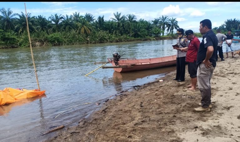 Warga Sasak Pasbar Gempar, Mayat Tanpa Identitas Mengapung di Sungai