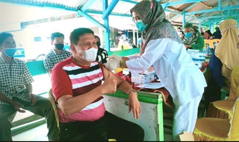 Vaksinasi di PFC Belimbing, Irwan Basir Apresisasi Antusias Masyarakat Mengikuti Vaksin