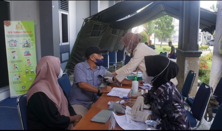 Vaksinasi Terhadap Warga Kota Terus Dilanjutkan Nakes  Lantamal II Padang