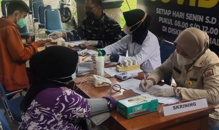 Secara Marathon, Nakes Lantamal II Padang Terus Laksanakan Vaksinasi Masyarakat