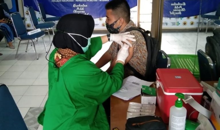Lantamal II Beri Pelayanan Vaksinasi kepada Warga Kota Secara Berkelanjutan