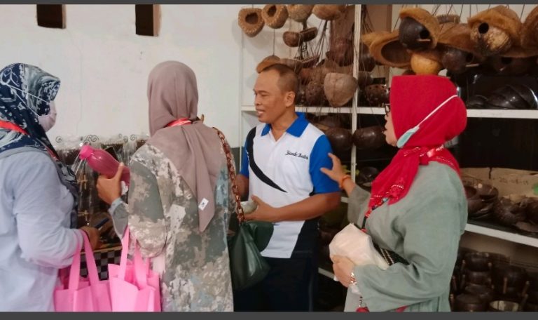 Rombongan Study Tiru Dispar Sumbar Sigi Produksi Yande Batok Klungkung Bali