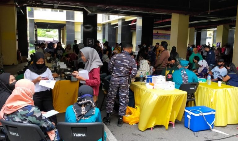 Terus Tingkatkan Kolaborasi, Nakes Lantamal II Kejar Herd Immunity