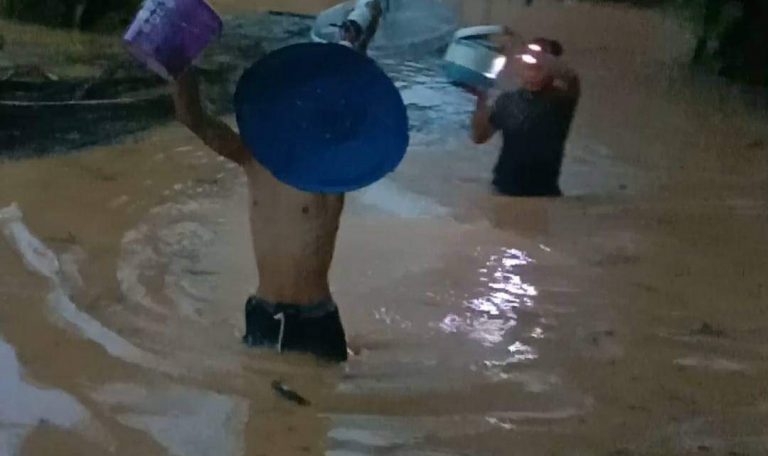 Banjir Bandang, 2 Hanyut dan 32  Unit Rumah Terendam di Solsel
