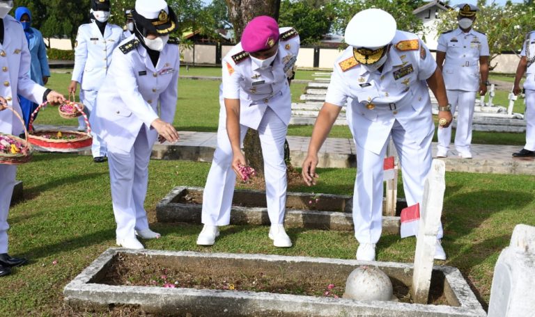 HUT Armada ke-76, Danlantamal II Pimpin Rombongan Ziarah