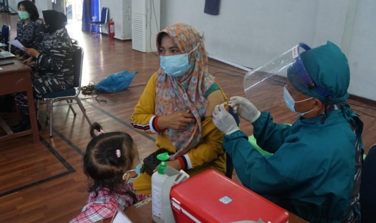 Babinpotmar Lantamal II Bersinergi Mengajak Masyarakat untuk Mengikuti Vaksinasi
