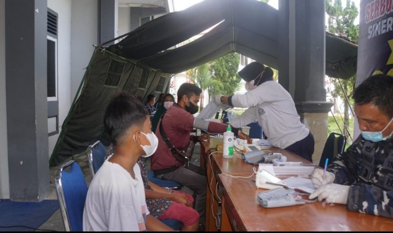 Lantamal II Terus Berikan Pelayanan Vaksinasi Komponen Masyarakat Kota Padang