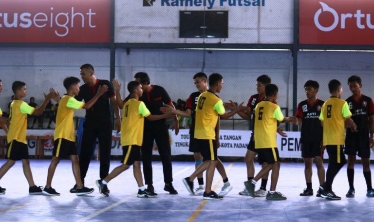Turnament Bola Tangan Antar Pelajar se Kota Padang,  Tim SMPN 14  Putra dan Putri lolos ke Semifinal