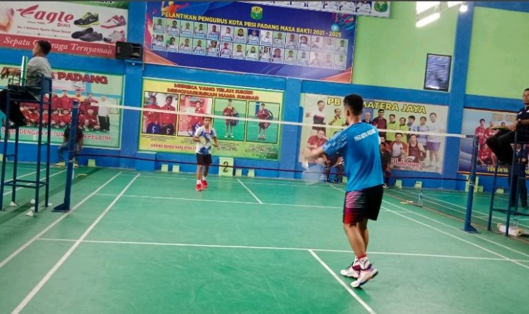 Atlet Bulutangkis Kuranji Optimis Bidik Juara Umum di Porkota 2021