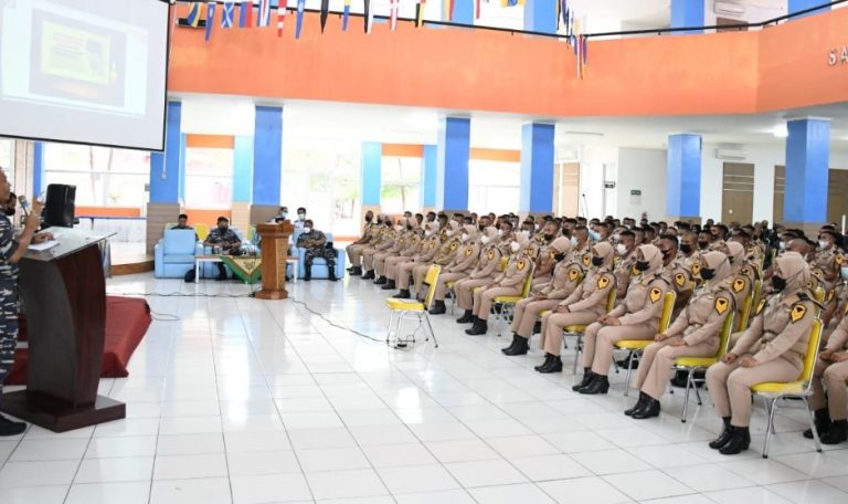 Saat Kunker ke SMKN 3 Pariaman, Danlantamal II Tuntut Siswa Tunjukkan Kemampuan