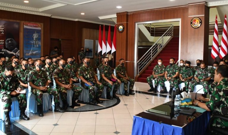 Danlantamal II Padang Beri Pengarahan Terhadap Pengawak Pos TNI AL