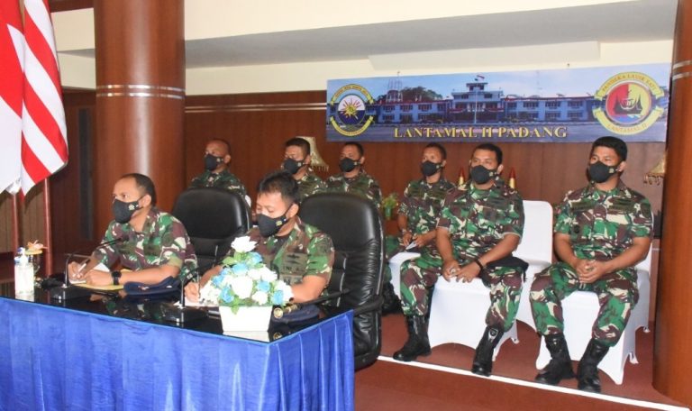 Perwira Kapal Perang Indonesia dapat Pengarahan Kasal di Lantamal II