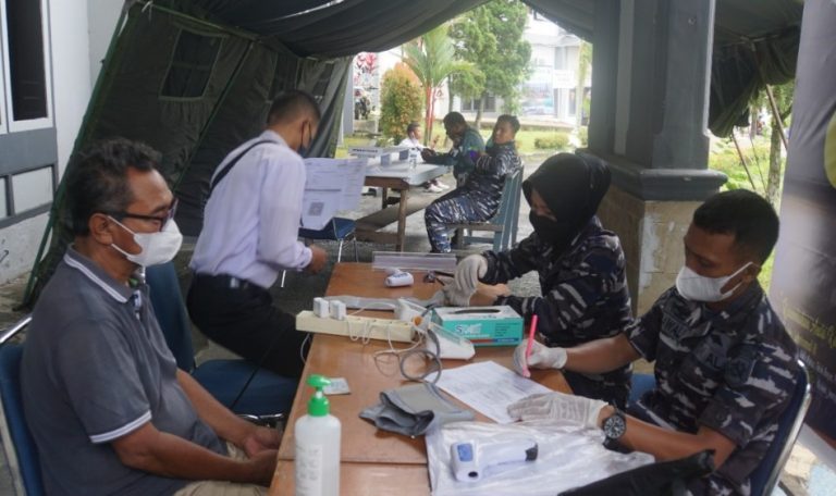 Jelang Akhir 2021, Nakes Lantamal II Terus Genjot Pelaksanaan Vaksinasi