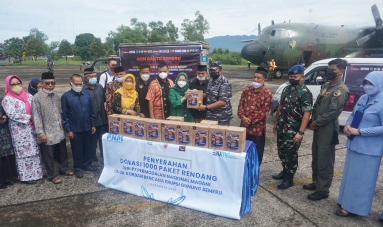 Danlantamal II Hadiri Penyerahan Bantuan Rendang untuk Korban Erupsi Semeru