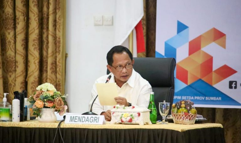 Mendagri Bawa Pesan Jokowi ke Sumbar, Sejak Libur Natal tidak Boleh ada Pertemuan Lebihi 50 Orang