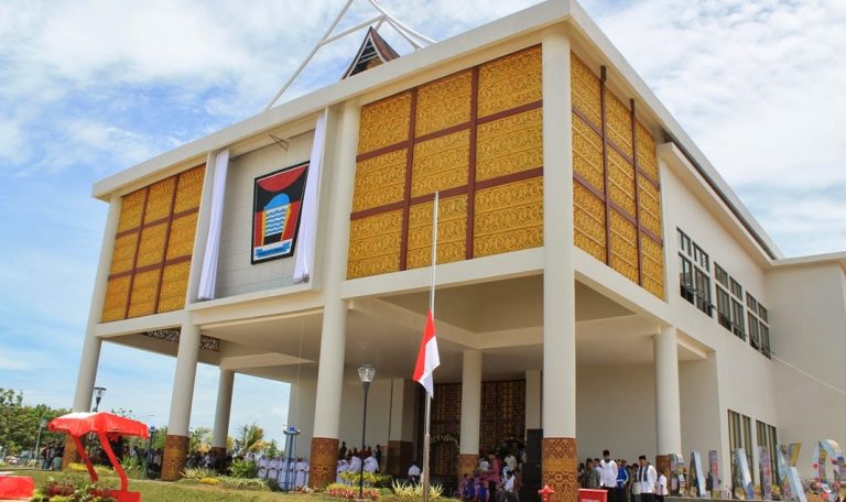 Gubernur Mahyeldi Tunjuk Fitriati M Penjabat Sekdako Padang