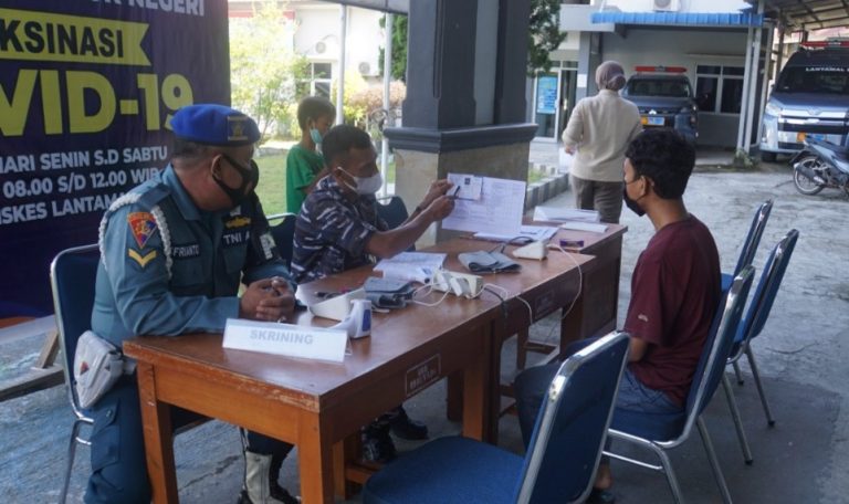 Lantamal II Kerahkan Babinpotmar, Pomal dan Bhabinkamtibmas Giring Masyarakat untuk Divaksin