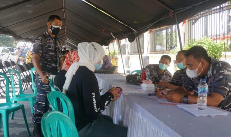 Kejar Target Herd Immunity, Nakes Lantamal II Buka Gerai Vaksinasi di Mapolda Sumbar