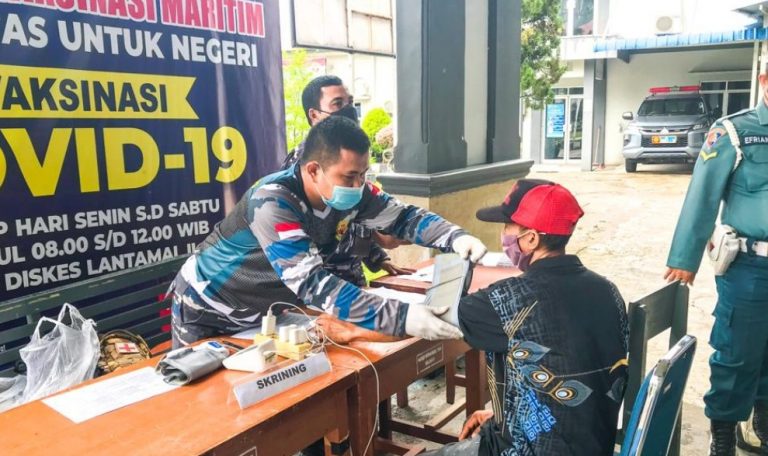 Hari Terakhir, Nakes Lantamal II dalam Kegiatan Vaksinasi di Mapolda Sumbar