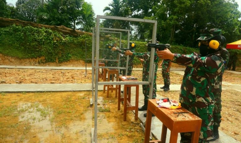 Lantamal II Gelar Latihan Menembak Pistol Pendek untuk Mengasah Kemampuan Naluri Tempur Seikandi Laut