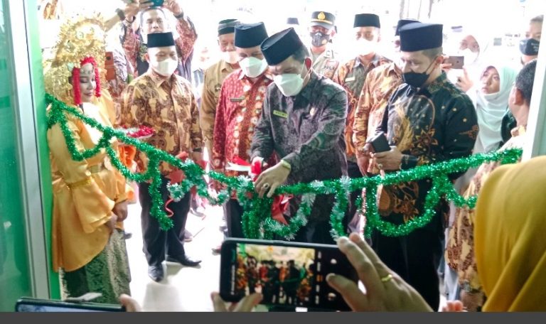 Perdana, Gedung PTSP MAN 3 Padang Diresmikan Kakanwil Kemenag Sumbar