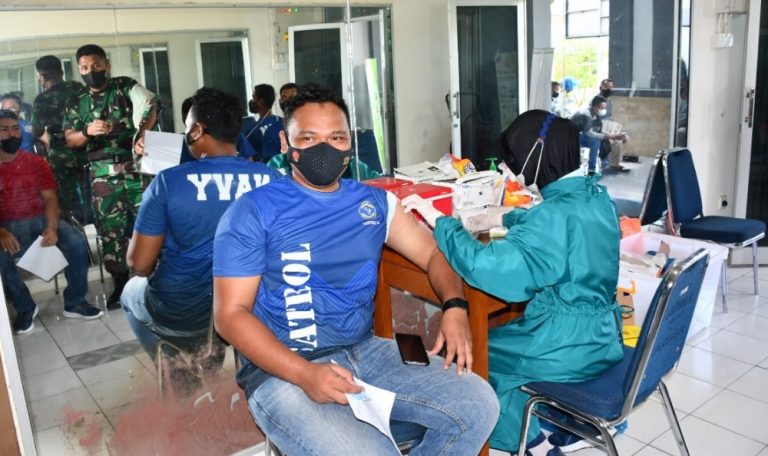 Untuk Tingkatkan Immunity, Nakes Lantamal II Beri Suntikan Booster pada Prajurit