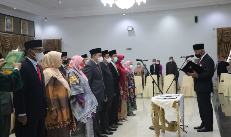 Gubernur Mahyeldi Lantik 16 Pejabat Eselon II, Empat Jabatan Masih Kosong
