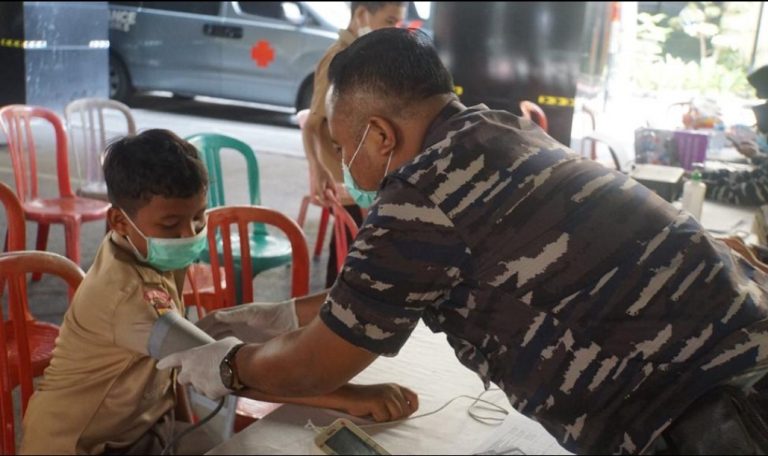 Tekan Penyebaran Covid-19 di Kota Padang, Nakes Lantamal II Terus Bersinergi dengan Nakes Lain 