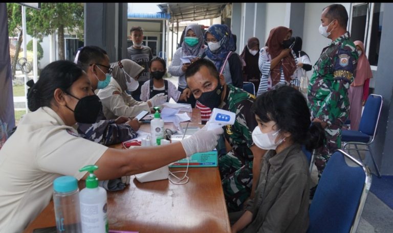 Diskes Lantamal II Terus Laksanakan Vaksinasi Terhadap Masyarakat 