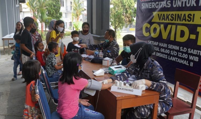 Masyarakat Teluk Bayur Sekitarnya Geruduk Dinkes Mako Lantamal II Padang 